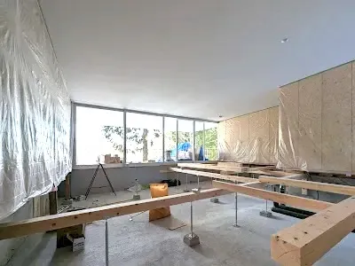 家具を残した基礎と床の修繕課程